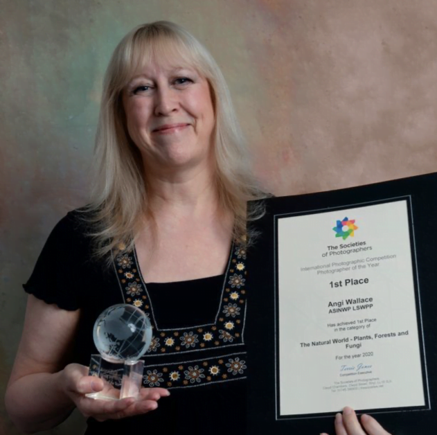 IMAGE DESCRIPTION: An image of Angi Wallace receiving the EISA photography award.